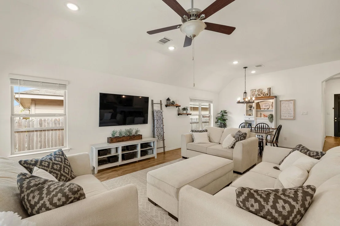 Photo of 421 Red Matador LN