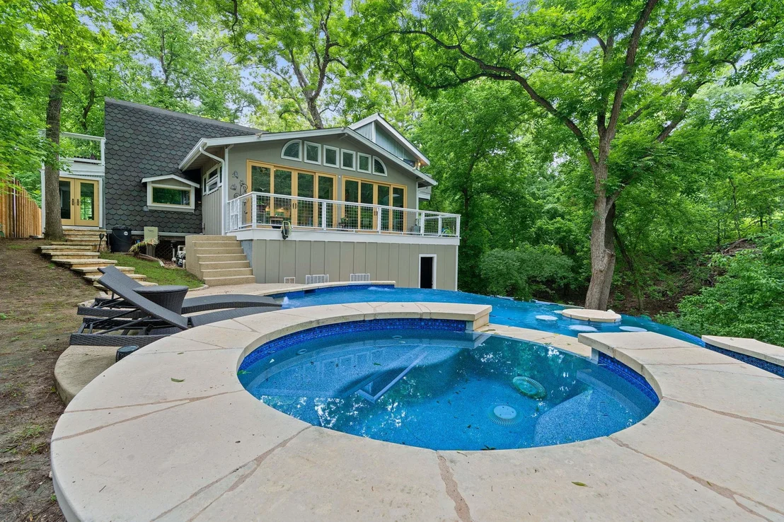 Photo of 2909 Edgewater DR