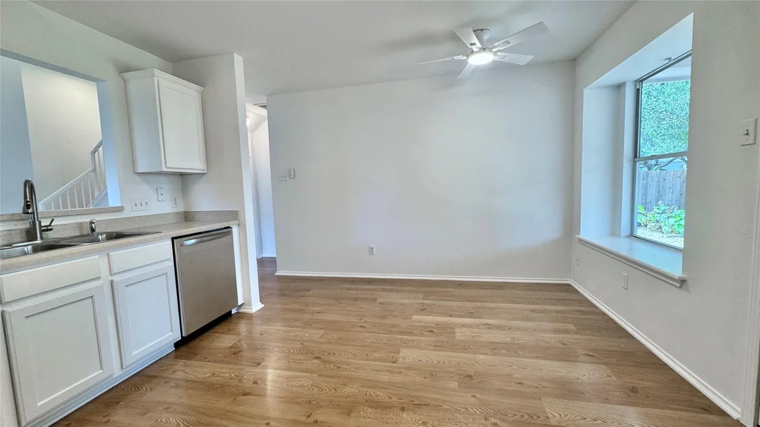 Photo of 1402 Molson Lake DR