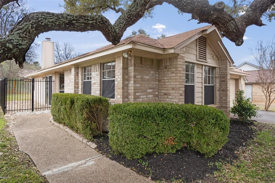 Photo of 1609 Parkwood DR