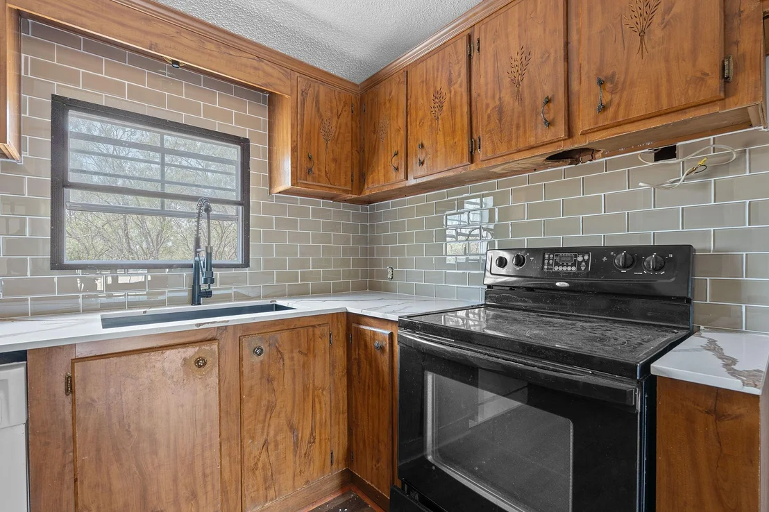 Photo of 1375 Plant RD