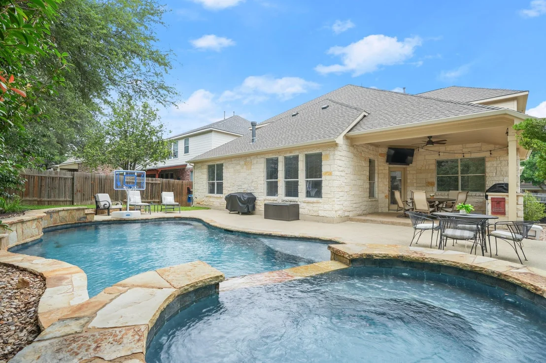 Photo of 606 Victoria DR