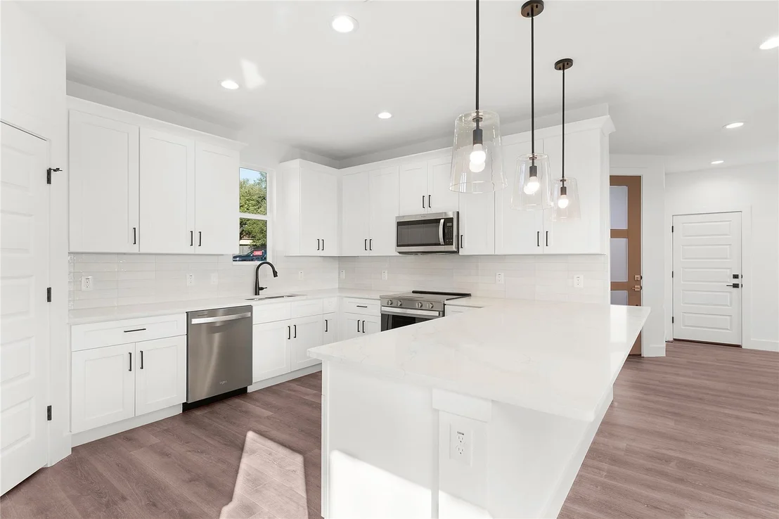 Photo of 105 Carmen CV