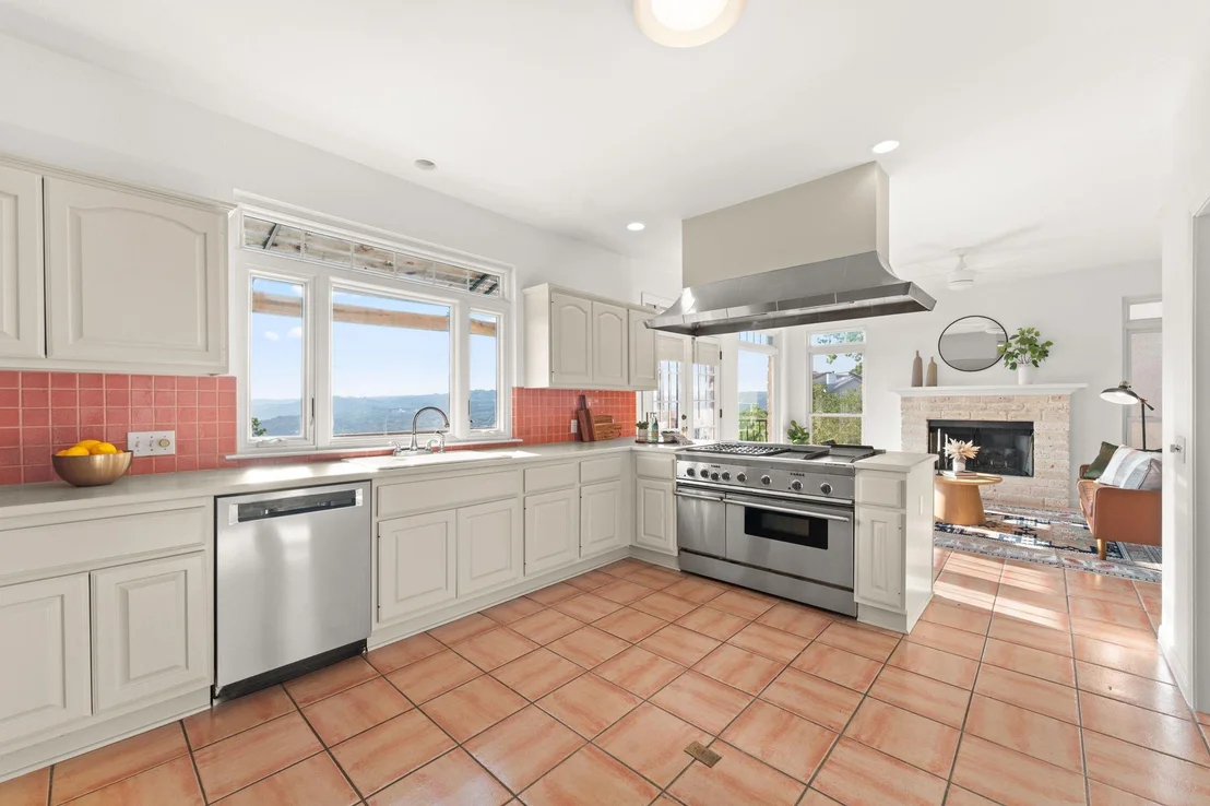 Photo of 5913 N West PL