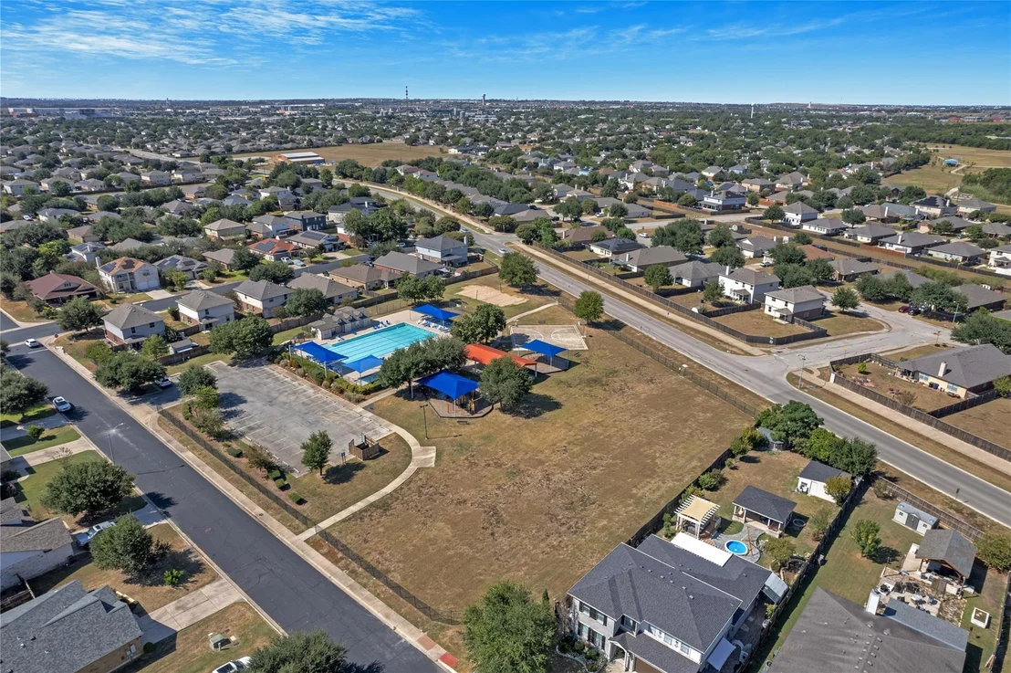 Photo of 111 S Creekbend DR