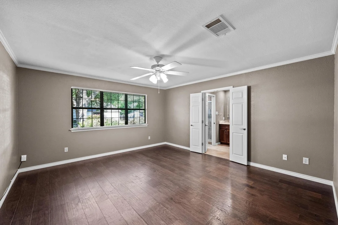 Photo of 2412 W Messick LOOP