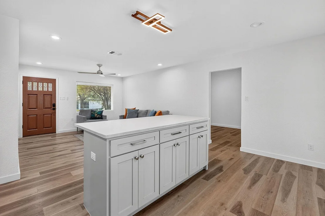 Photo of 204 Chippendale Ave