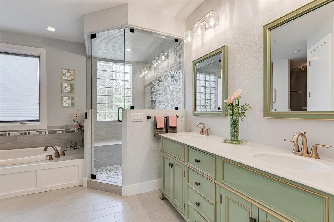 Photo of 102 Center Cove I