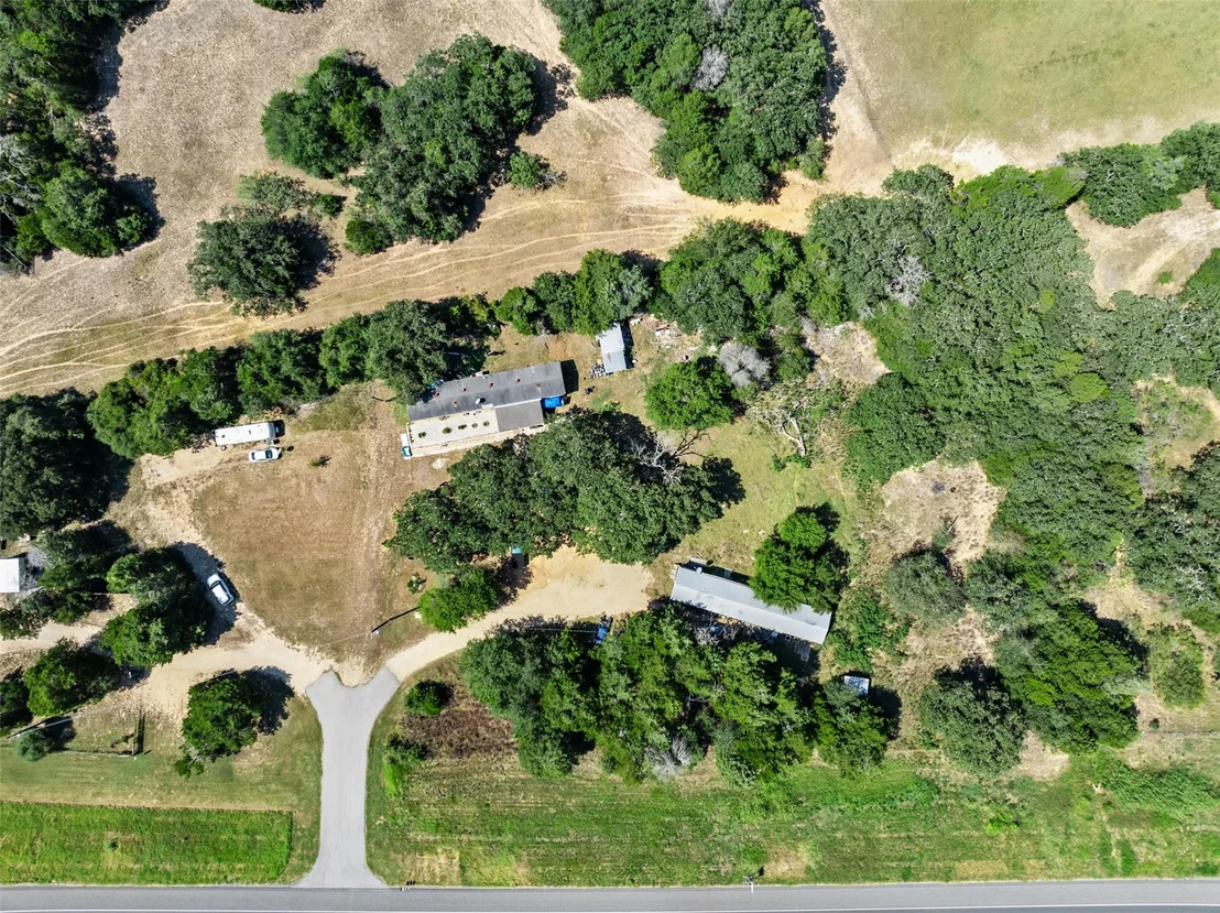 Photo of Unit 1 at 2057 US-290 Highway E
