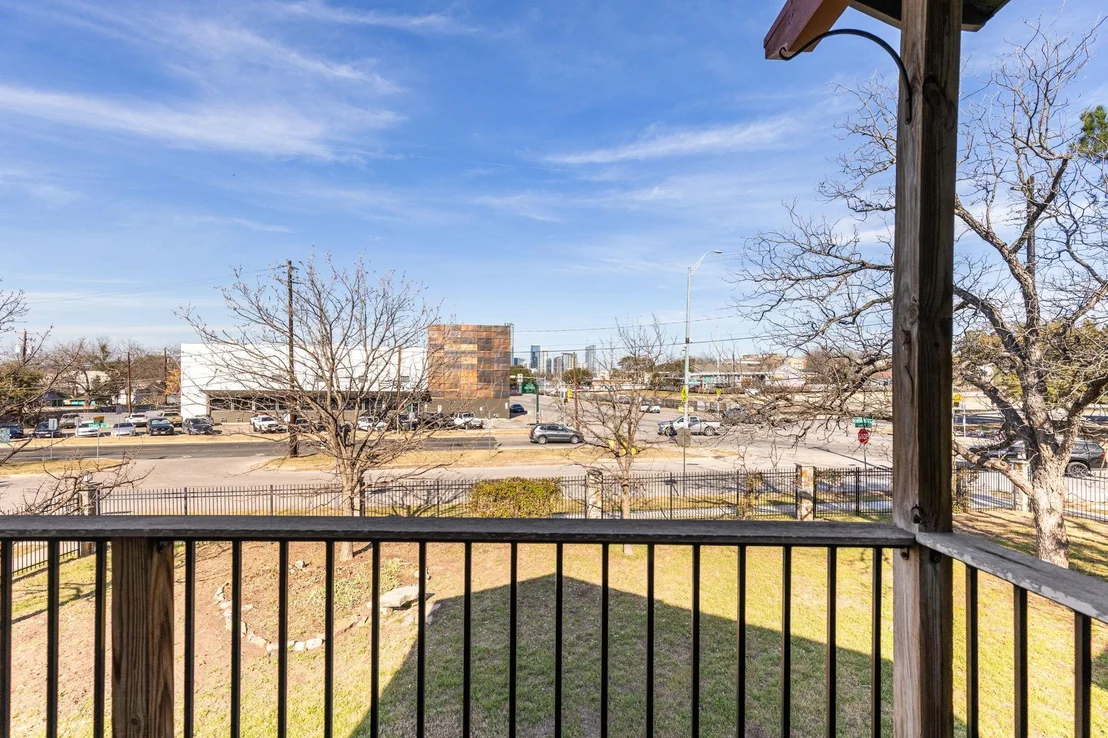Photo of 2203 Lindell Ave