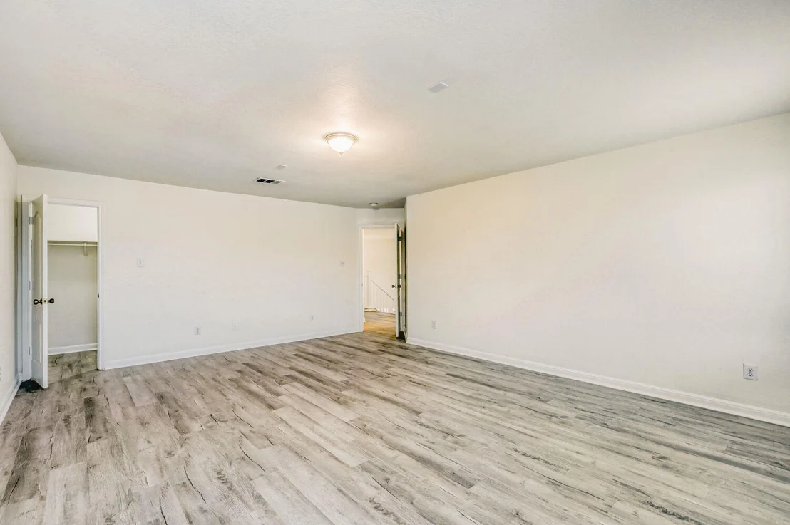 Photo of 113 Silver Lace LN