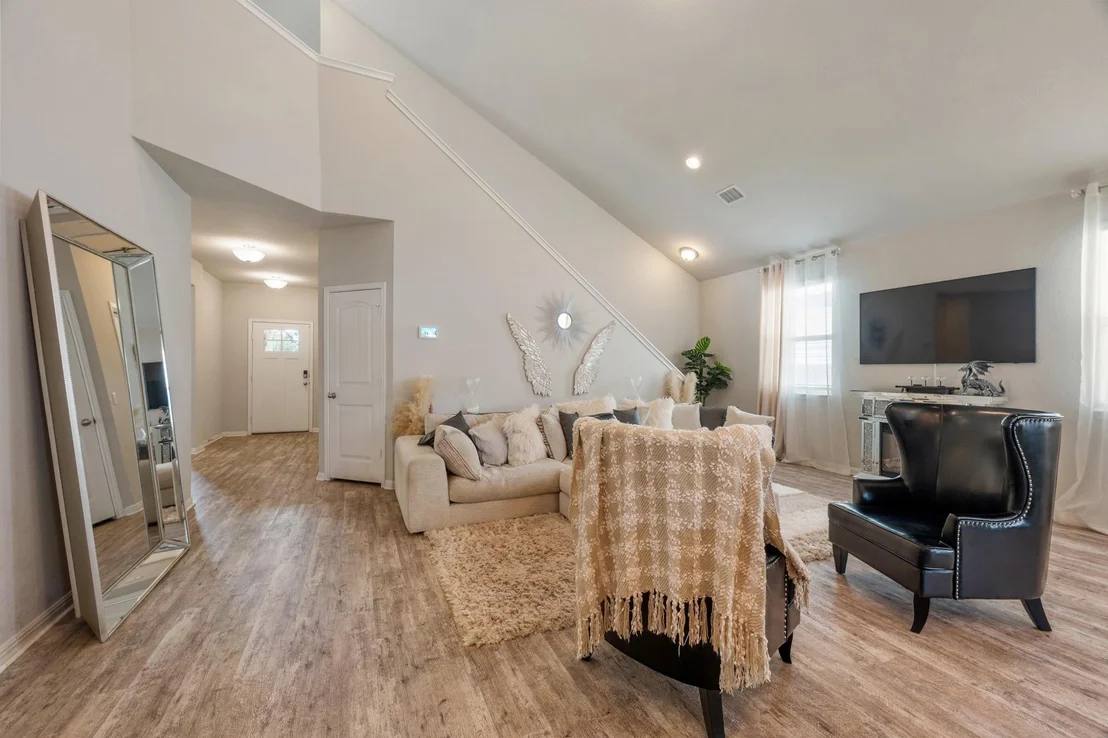 Photo of 133 Empress Tree DR