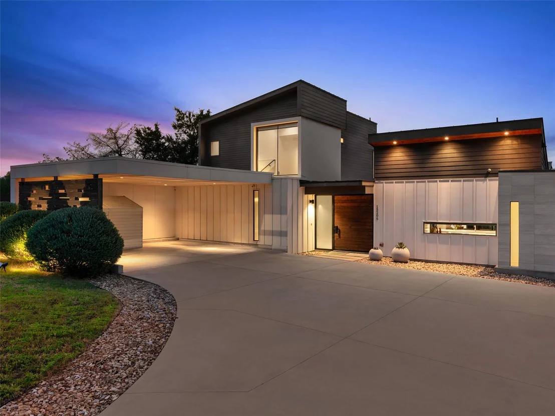 Photo of 15206 General Williamson Dr