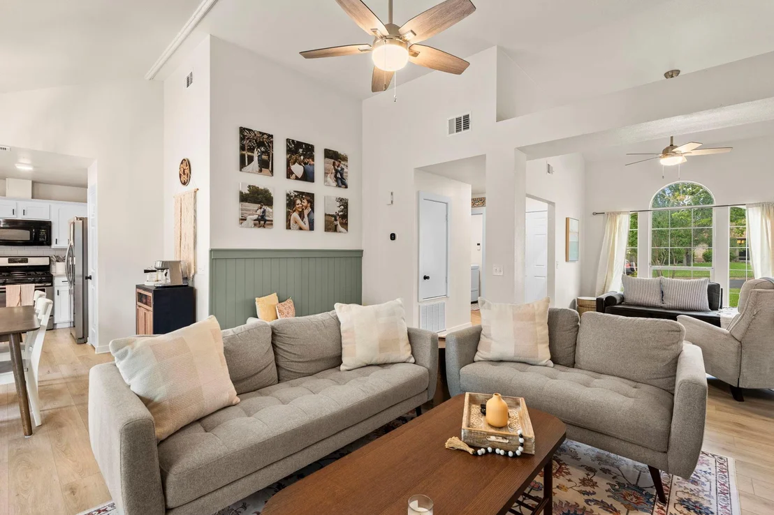 Photo of 215 Crystal Knoll BLVD
