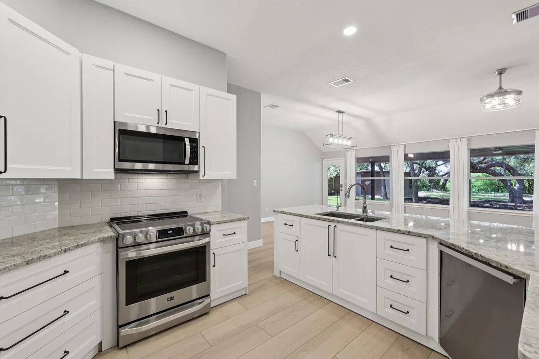 Photo of 653 River Bluff CIR