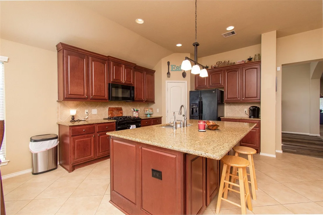 Photo of 947 Madrone DR