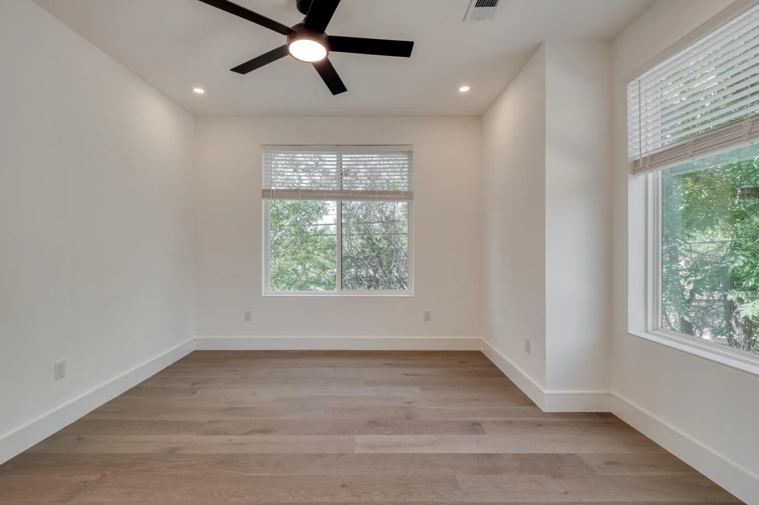 Photo of 5700 LOUISE LN