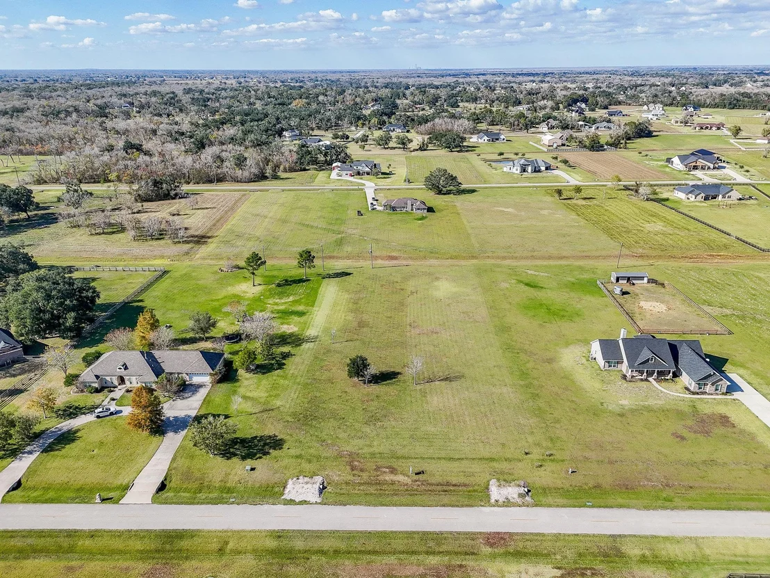 Photo of 702 Comanche Trail DR