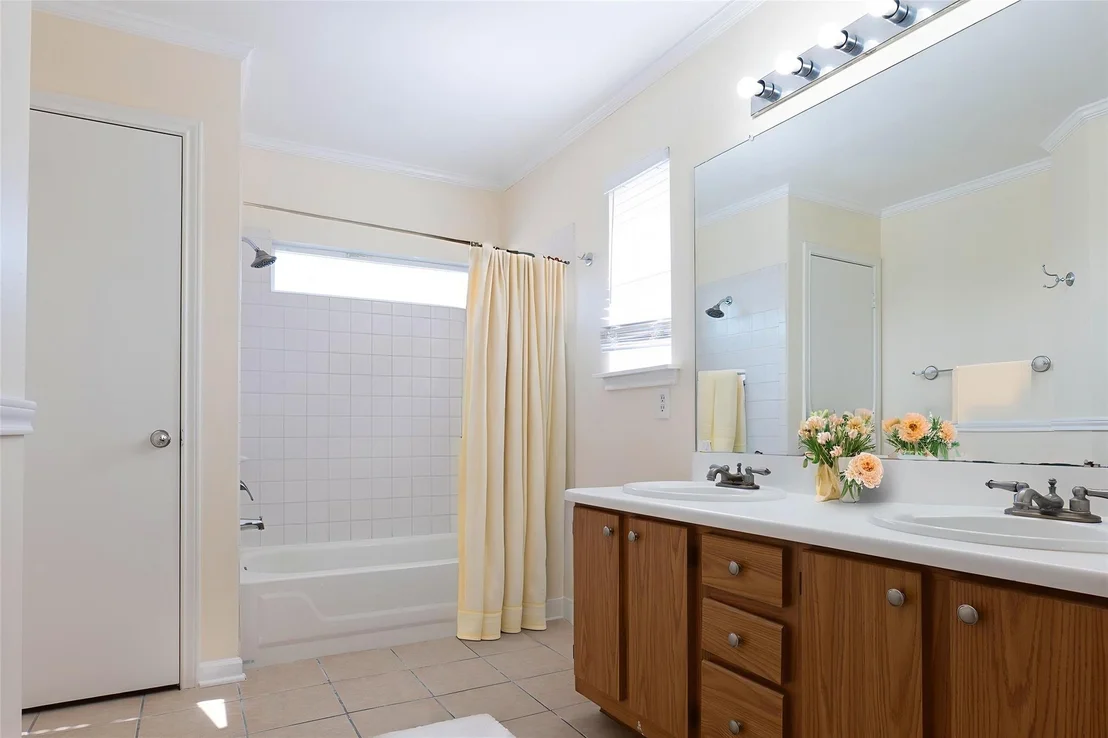 Photo of 1705 Sylvia LN