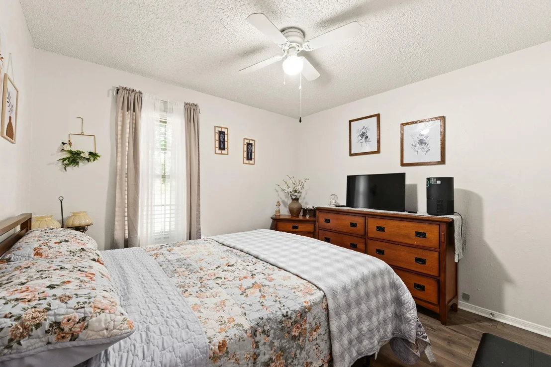 Photo of 908 Marilyn DR
