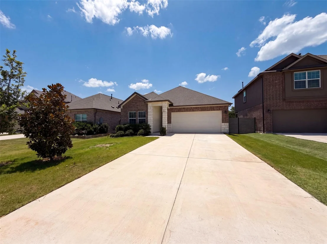 Photo of 424 Wolf Springs RD