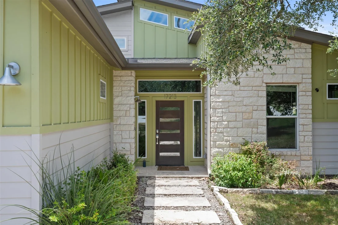 Photo of 17213 Oak Cliff CIR