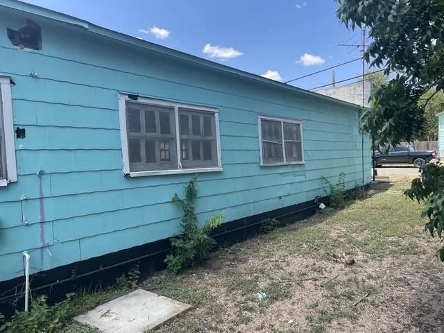 Photo of 919 W 4th ST