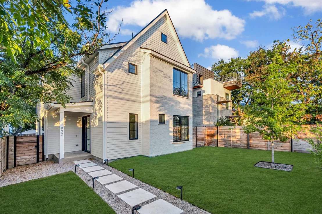 Photo of 1902 Tillotson Ave