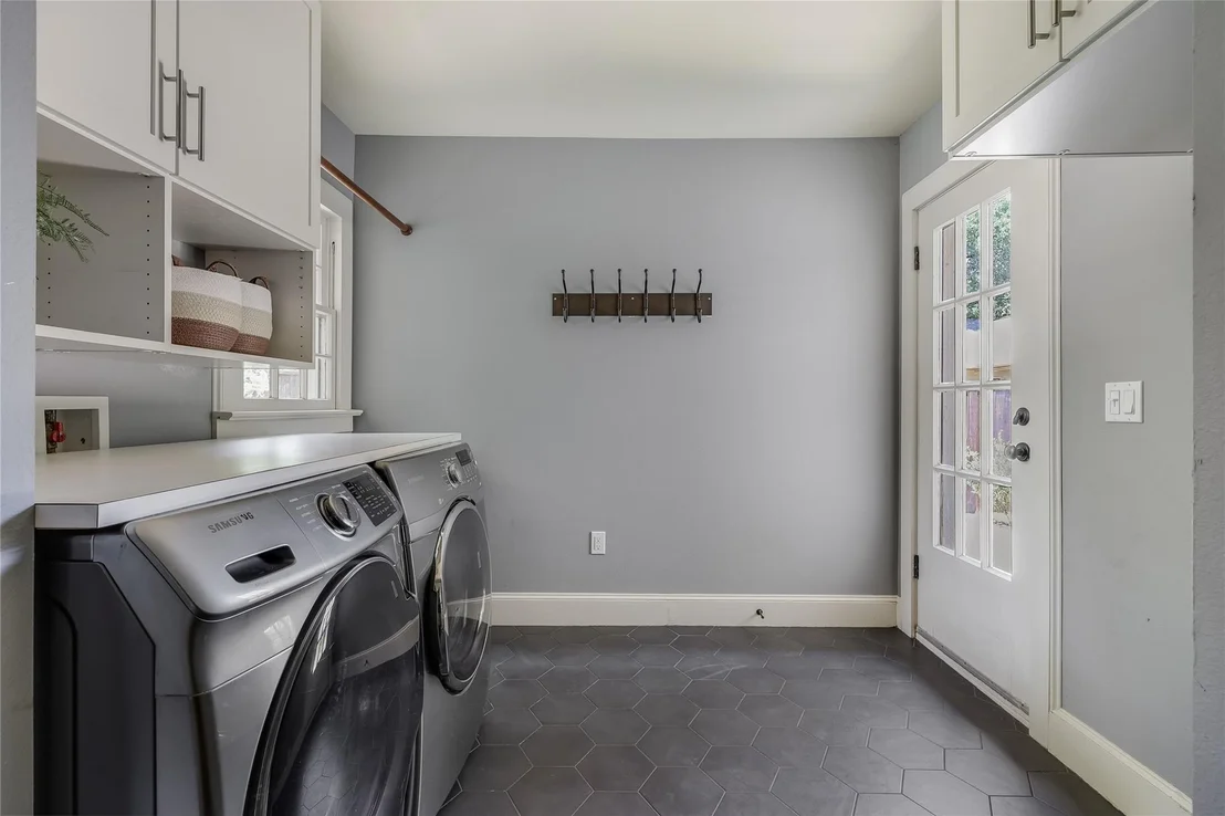 Photo of 4705 Fairview DR