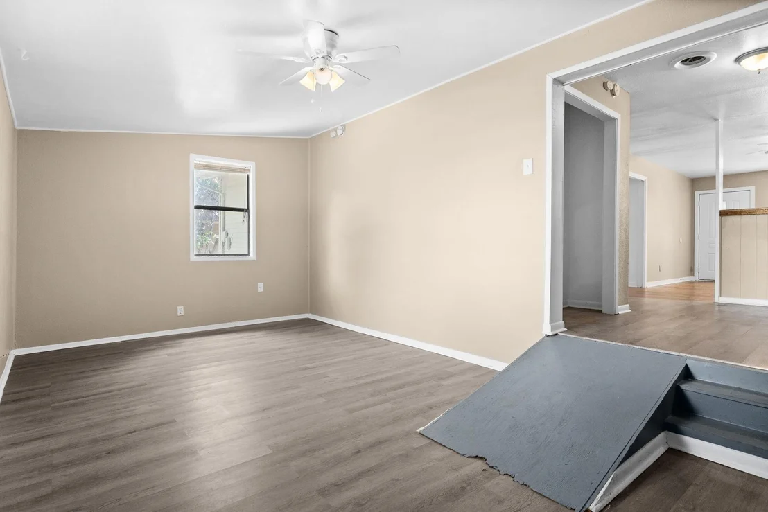 Photo of 1301 West LN