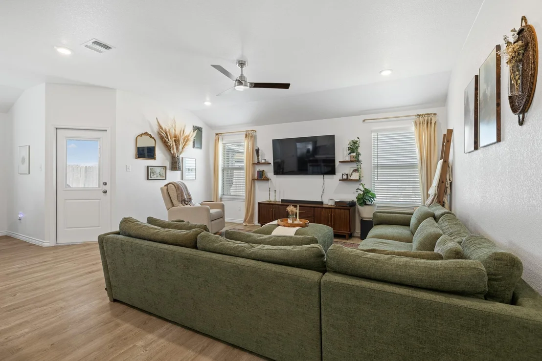 Photo of 129 Maybelline RD