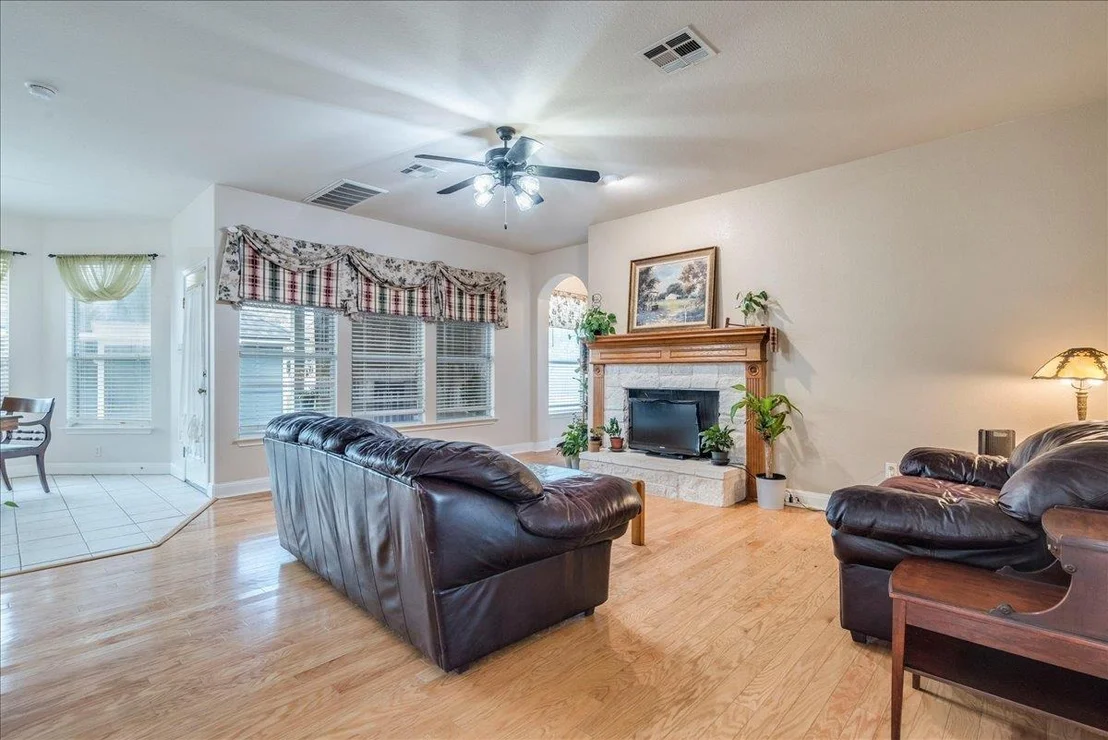Photo of 1077 Fairway