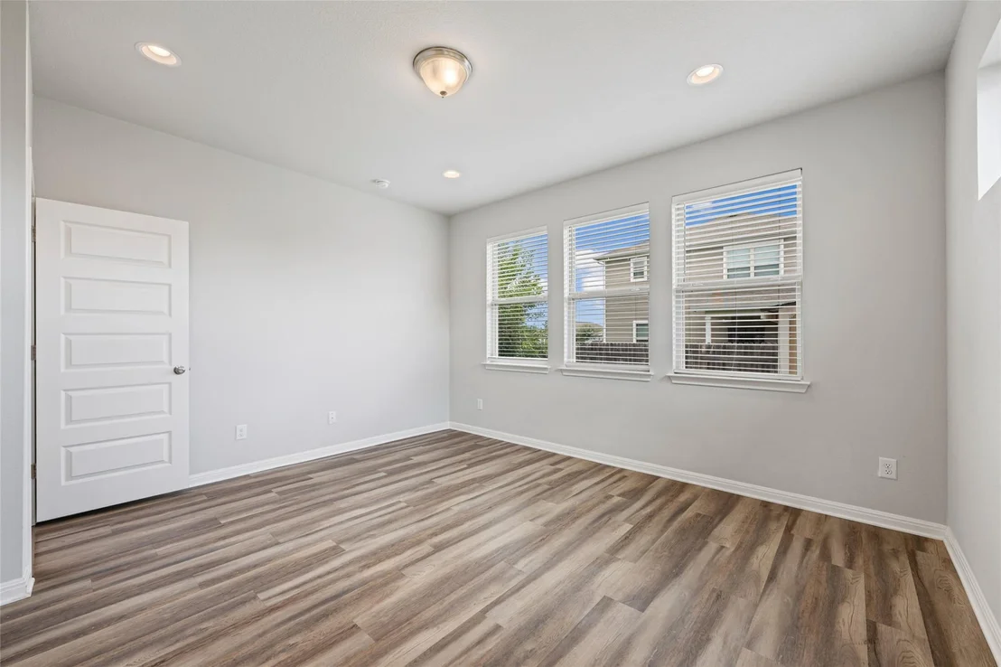 Photo of 101 Quiet Man DR