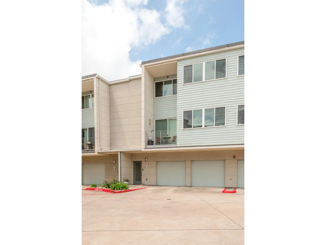Photo of Unit 205 at 604 N Bluff DR