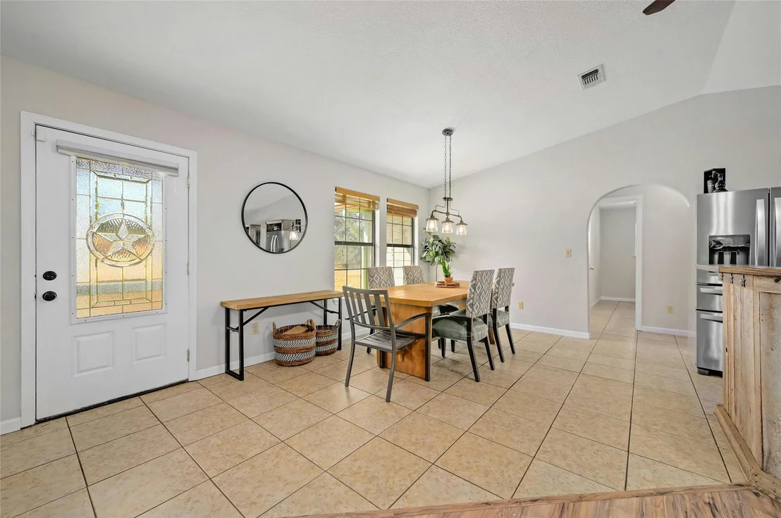 Photo of 525 River Oaks RD
