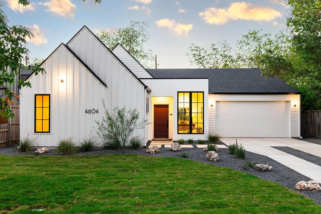 Photo of 4604 Richmond Ave