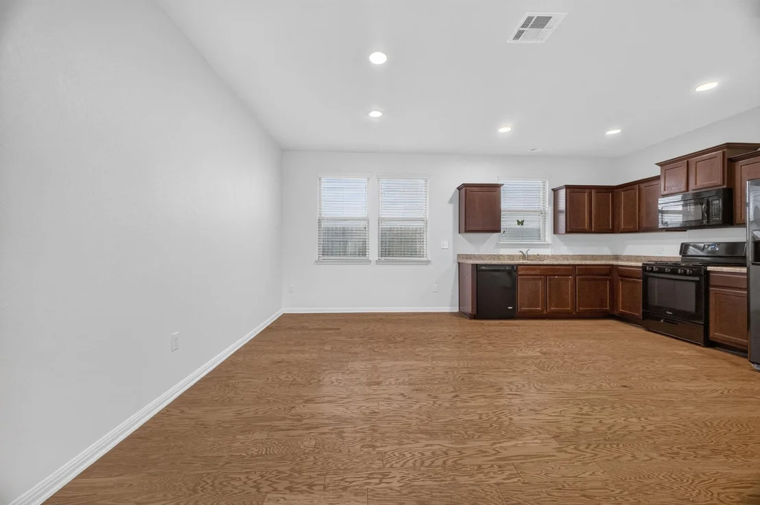 Photo of 430 Twisted Oaks LN