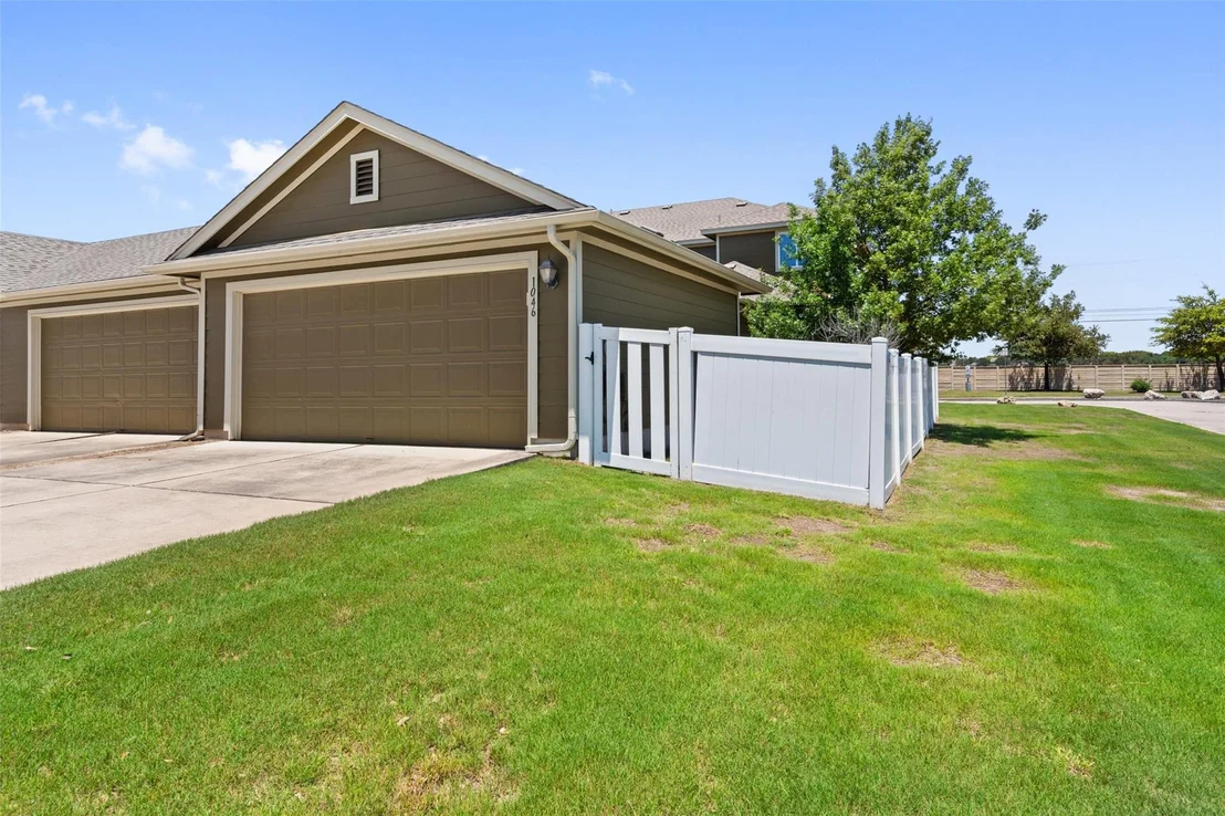 Photo of 1046 Lost Pines LN
