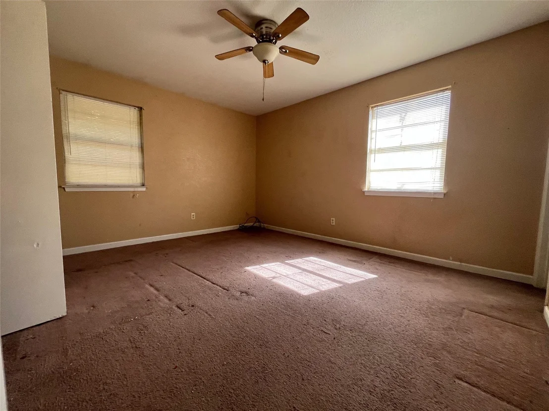 Photo of 1811 Crestview DR