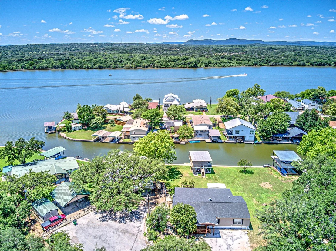 Photo of 702 Liveoak RD