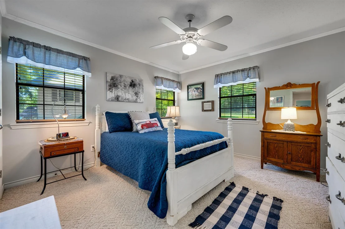 Photo of 23258 Edgewater DR