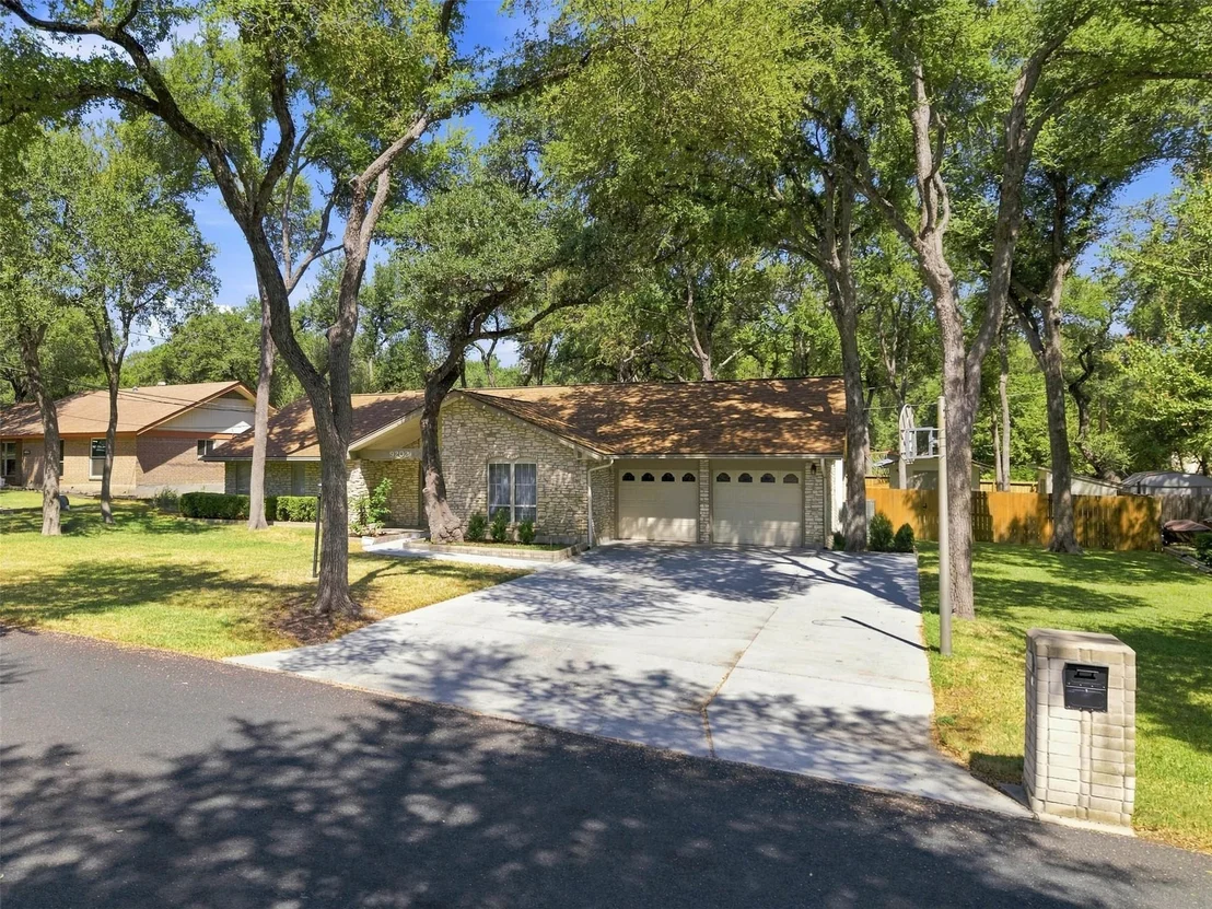 Photo of 9202 Shady Oaks DR
