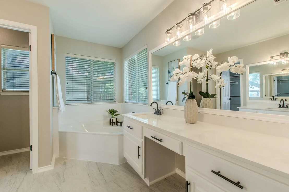 Photo of 3988 Lord Byron CIR