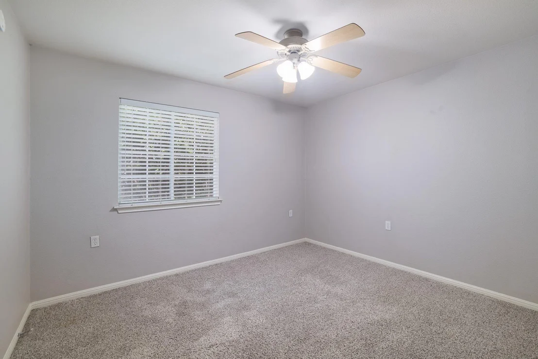 Photo of 412 Colonial Park BLVD