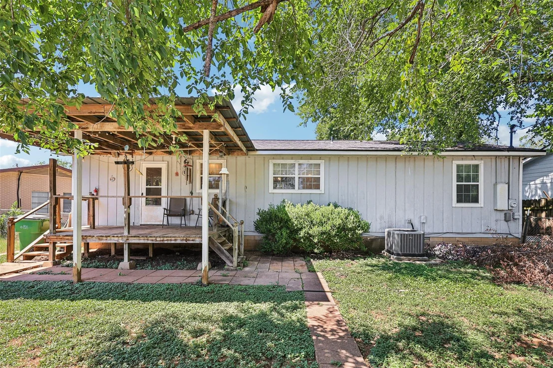 Photo of 1403 Circle DR