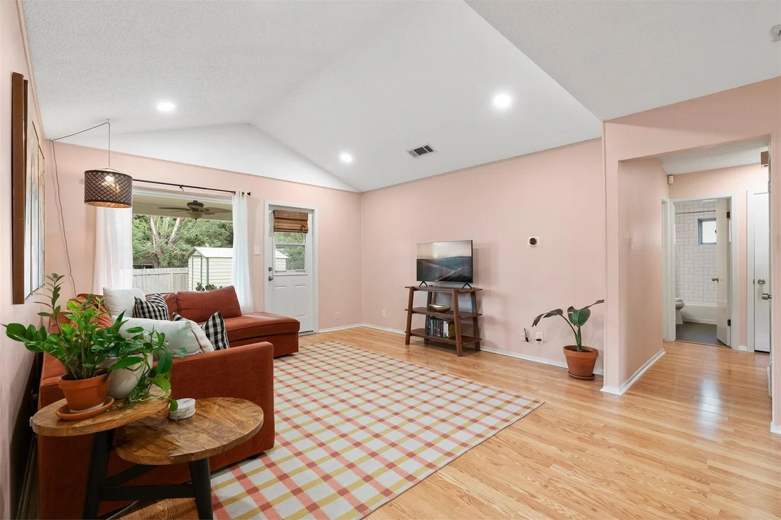 Photo of 6411 King George DR