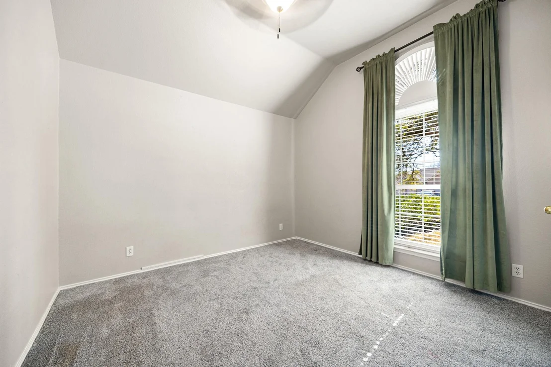 Photo of 707 Thrush DR