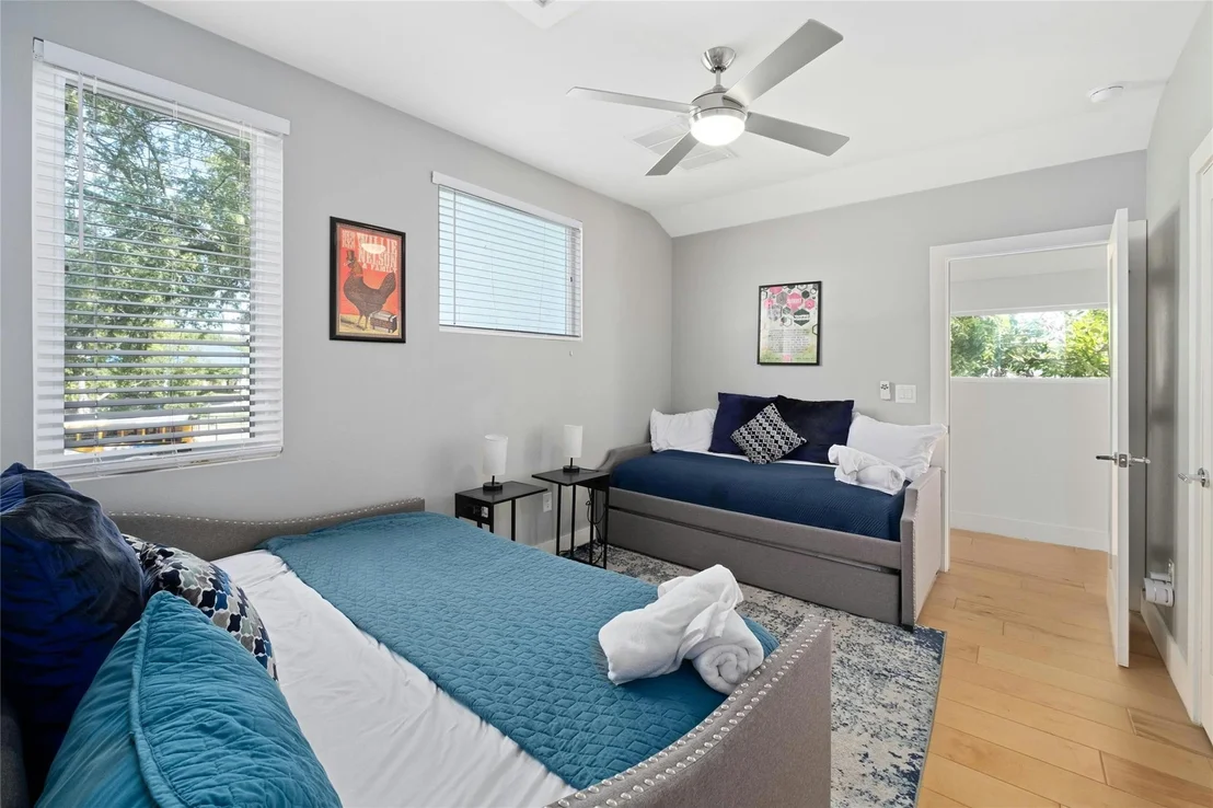 Photo of Unit A at 3105 Powell CIR