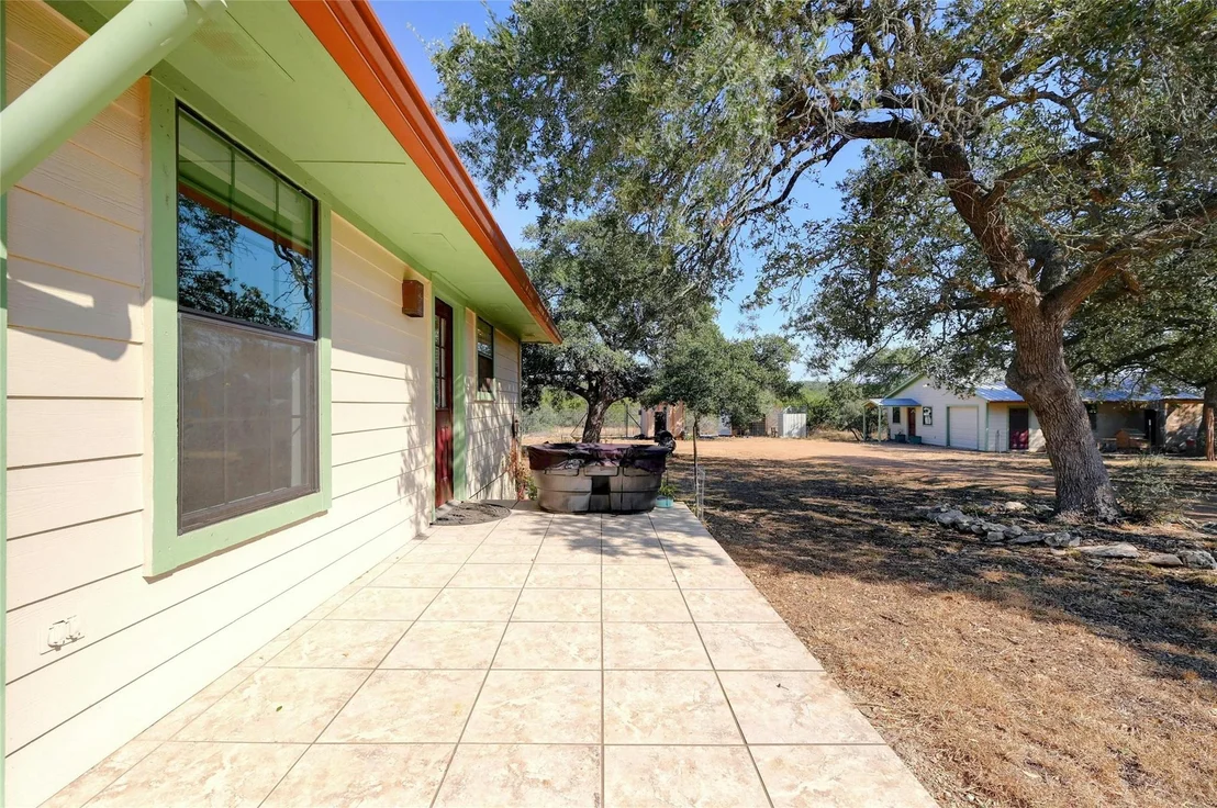 Photo of 525 River Oaks RD