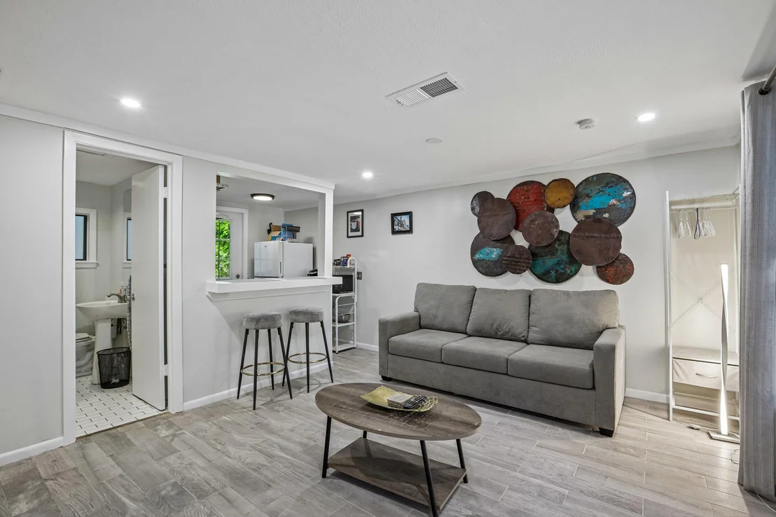 Photo of 208 Lessin LN